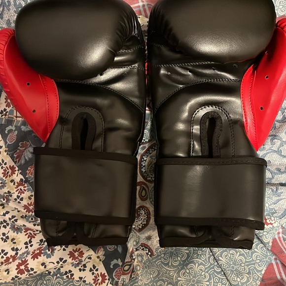 Boxing gloves used ones 12OZ - Picture 2 of 2